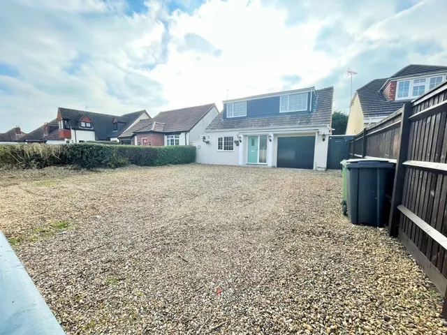 Photo 3 — Firs Road, Tilehurst, Reading