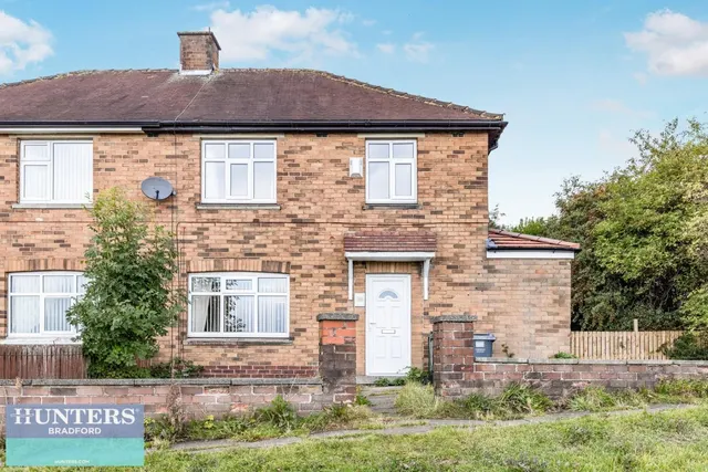 Farfield Avenue, Bradford, West Yorkshire, BD6 2HS, photo 1