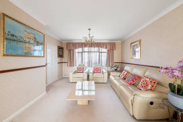 Doncaster Drive, Northolt, UB5, photo 2