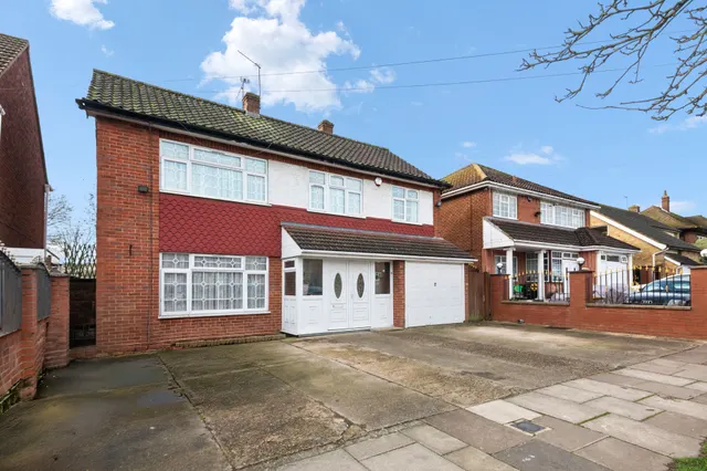 Doncaster Drive, Northolt, UB5, photo 1