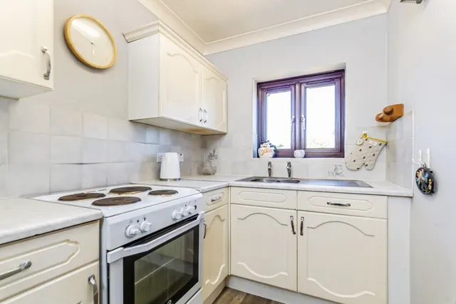 Photo 3 — Marlowe Lodge, 326 Wickham Road, Croydon, CR0