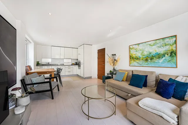 Photo 2 — 2-bed, 2-bath, 2-balcony penthouse with PARKING space - Bromyard Avenue, London, W3 7FF
