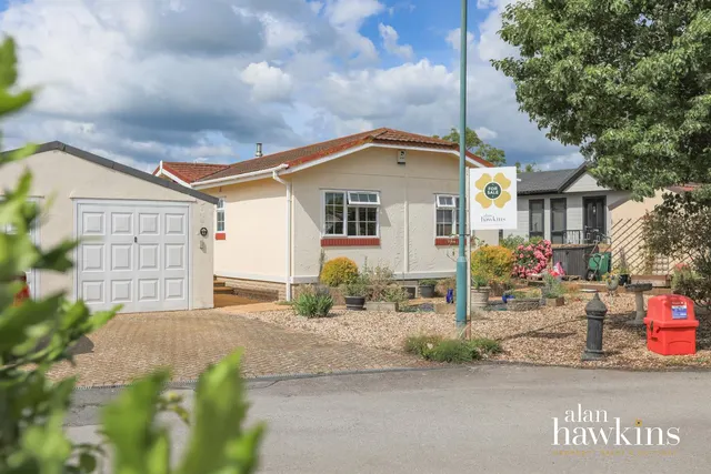 Lillybrook Estate, Bradenstoke, SN15, photo 1