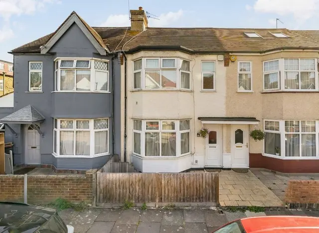 Wroughton Terrace, Hendon, NW4, photo 1