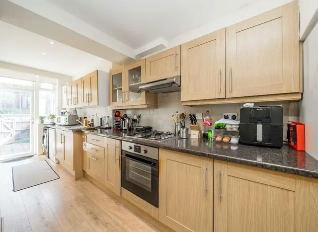 Wroughton Terrace, Hendon, NW4, photo 3