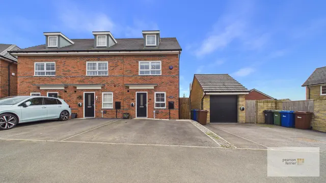 Clifford Drive, Bury, BL9, photo 3