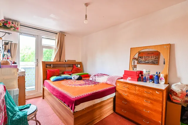 Photo 3 — 6 Sleaford House, Fern Street, London