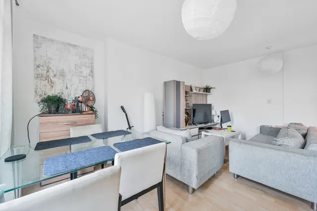 Photo 2 — 64 Hevelius Close, London