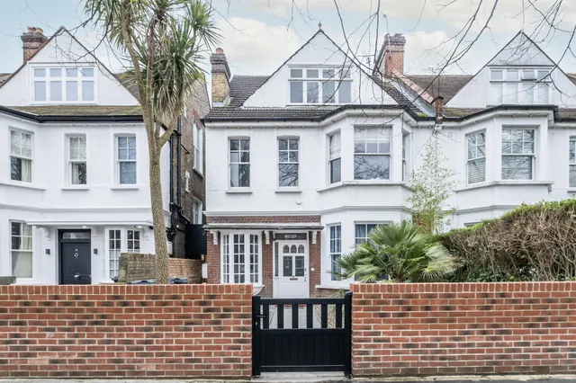 Dukes Avenue, London, W4, photo 1