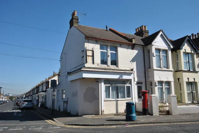 Rainham Road, Gillingham, Kent, ME7 5NG, photo 1