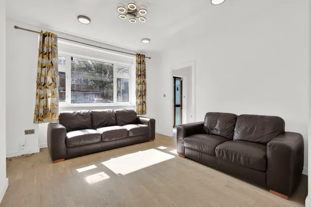 Tendring Way, Chadwell Heath, RM6, photo 3
