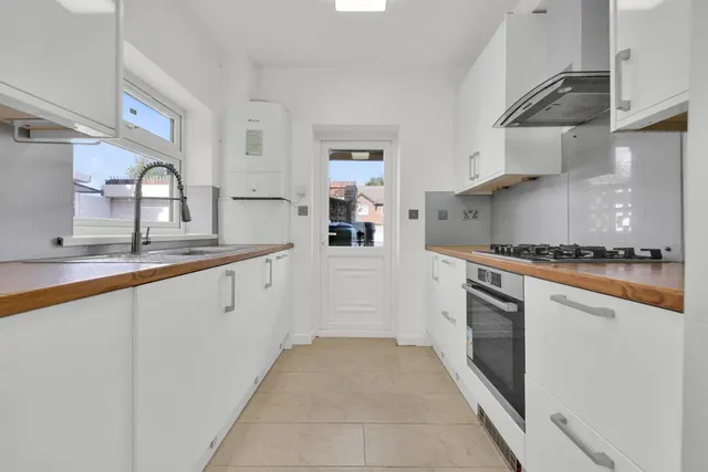 Tendring Way, Chadwell Heath, RM6, photo 2