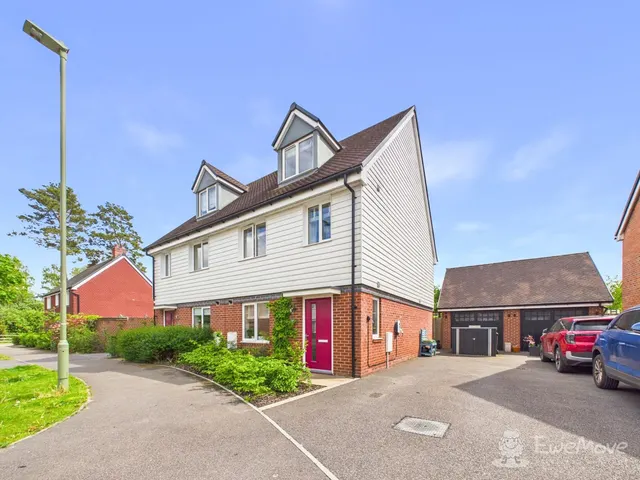 Chandler Drive, Bordon, GU35, photo 1