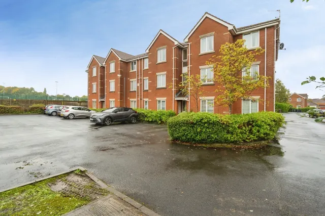 Pear Tree Place, Bolton, BL4, photo 1
