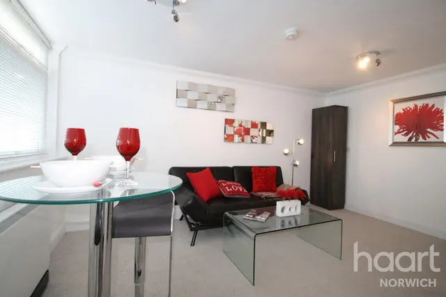 Earlham Road, NR2, photo 1
