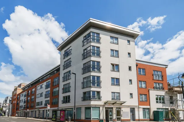 Northfield Avenue, London, W13, photo 1