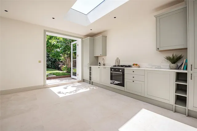 Fourth Cross Road, Twickenham, TW2, photo 2