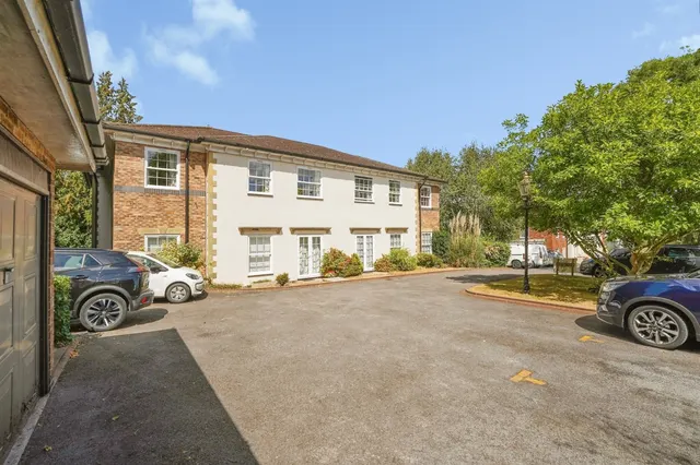 Worcester Road, Malvern, WR14, photo 1
