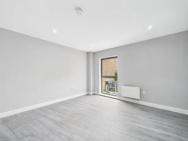 Photo 2 — King Edwards Road, Barking, IG11