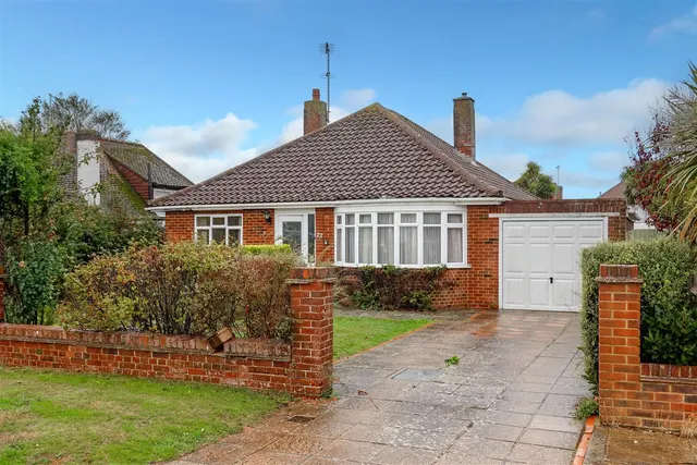 Amberley Road, Rustington, photo 1