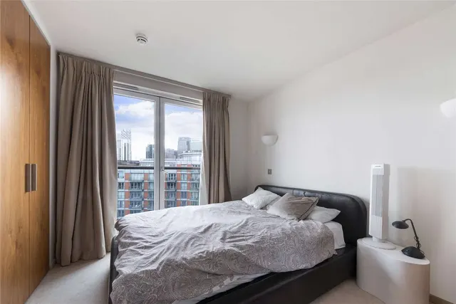 Photo 3 — Fairmont Avenue, London, E14 9QJ