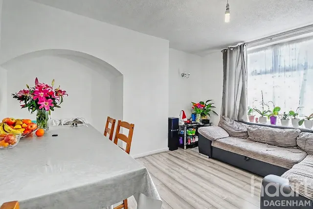 Spurling Road, Dagenham, RM9, photo 2
