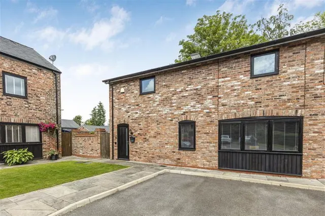 Barns Bell Lane, Warrington, photo 1