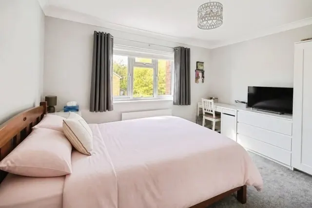 Simmonds Close, Bracknell, RG42, photo 3