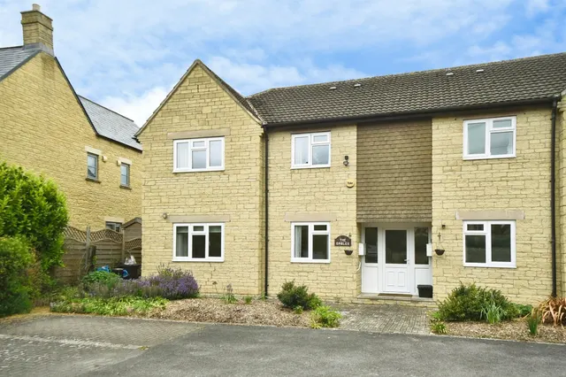 Burford Road, Lechlade, photo 1