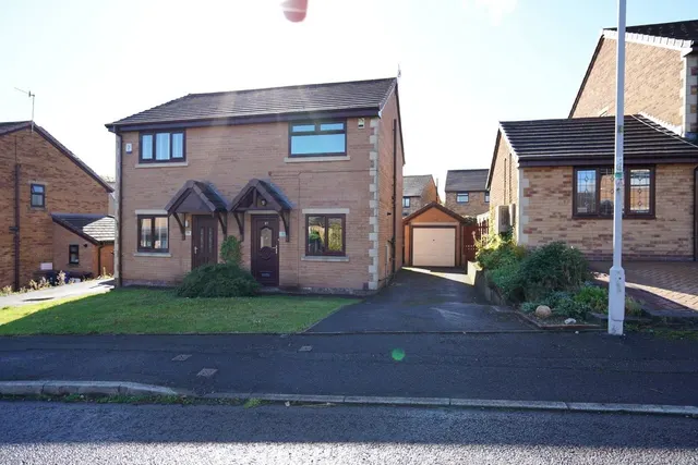 Berwick Drive, Burnley, BB12, photo 1