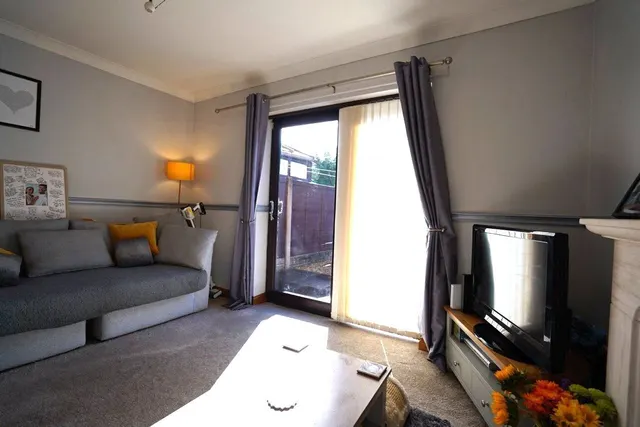 Berwick Drive, Burnley, BB12, photo 2