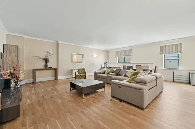 Apartment 516, West Block, London, photo 1