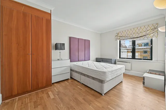 Photo 3 — Apartment 516, West Block, London