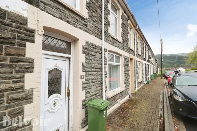 Llwynmadoc Street, Graigwen, CF37, photo 1