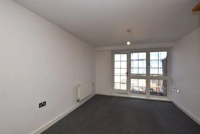 Photo 3 — Malthouse Place, Essex, High Street, RM1 1AR