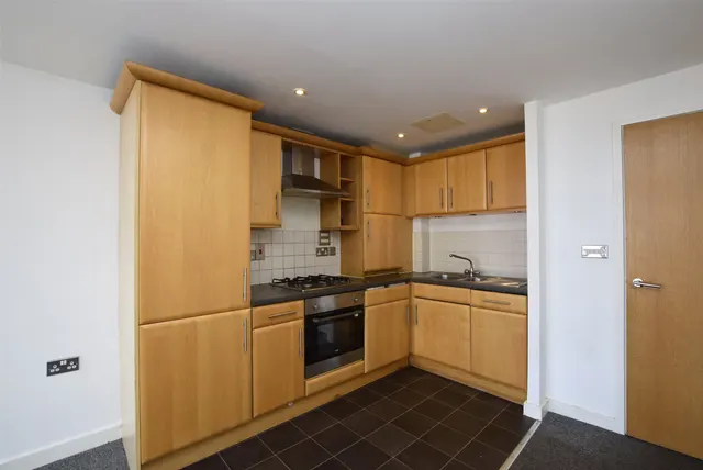 Photo 2 — Malthouse Place, Essex, High Street, RM1 1AR