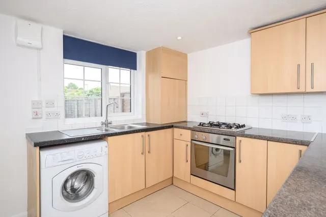 Kings Road, Walton-On-Thames, KT12, photo 3