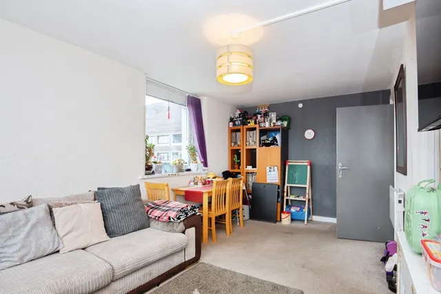 Photo 2 — Ledburn Close, Manchester, Greater Manchester, M15