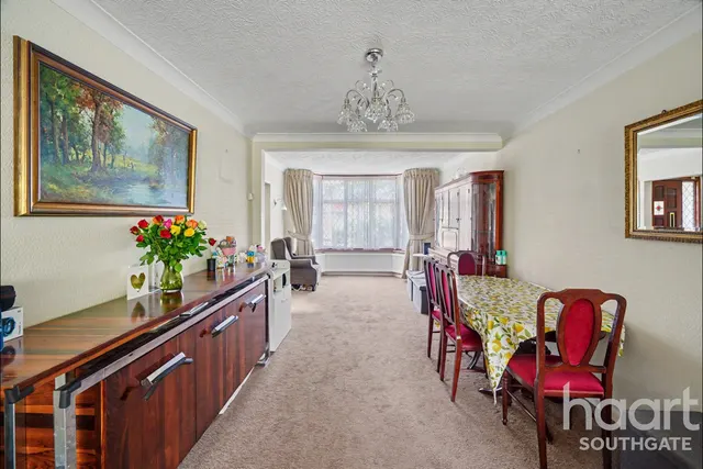 Tintern Gardens, London, N14, photo 2