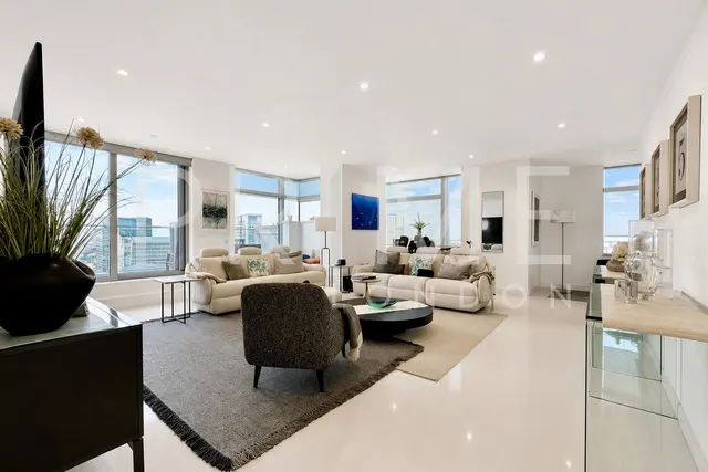 Pan Peninsula Square, Canary Wharf, E14, photo 1