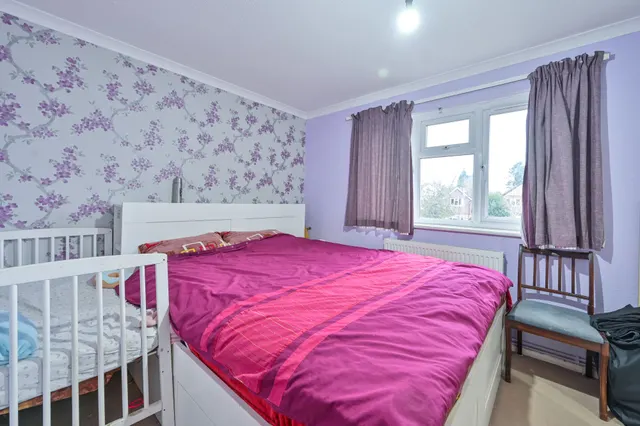 Photo 3 — 7 School Close, Guildford