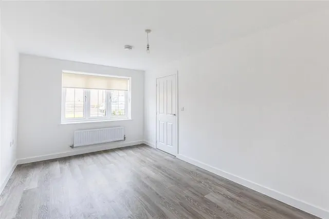 Sickle Drive, Wellingborough, NN8, photo 2