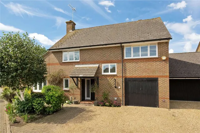 Brisson Close, Esher, Surrey, KT10 8JZ, photo 1