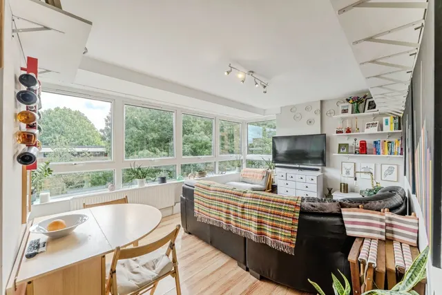 Shuttleworth Road, London, SW11, photo 1
