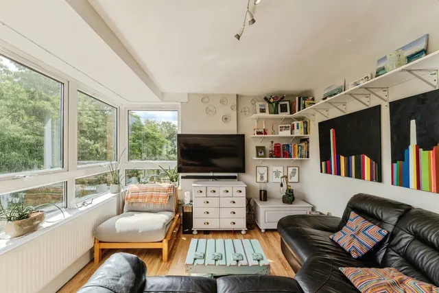 Photo 3 — Shuttleworth Road, London, SW11