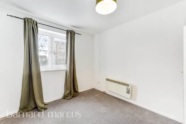Redford Close, Feltham, TW13, photo 3