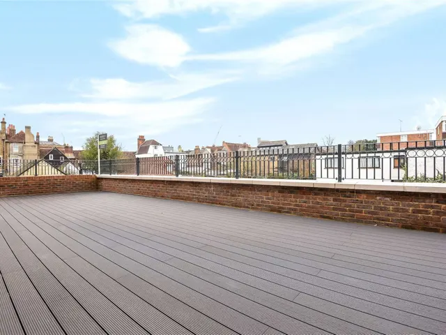Regency House, Eton Court, SL4, photo 2