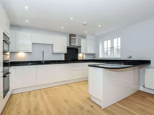 Regency House, Eton Court, SL4, photo 3
