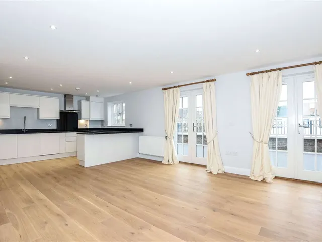 Regency House, Eton Court, SL4, photo 1