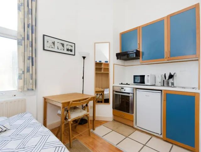 West Cromwell Road, Earls Court, SW5, photo 1